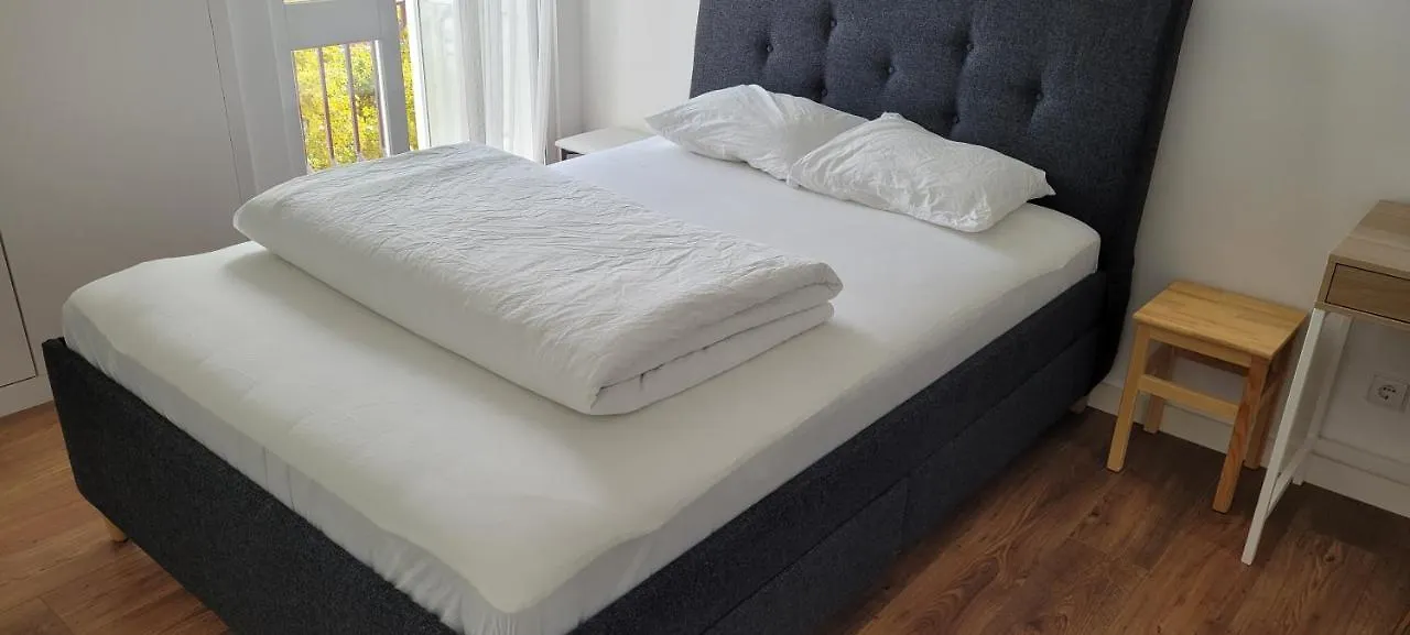 Simple Comfy Room Near Metro & Airport Lisboa